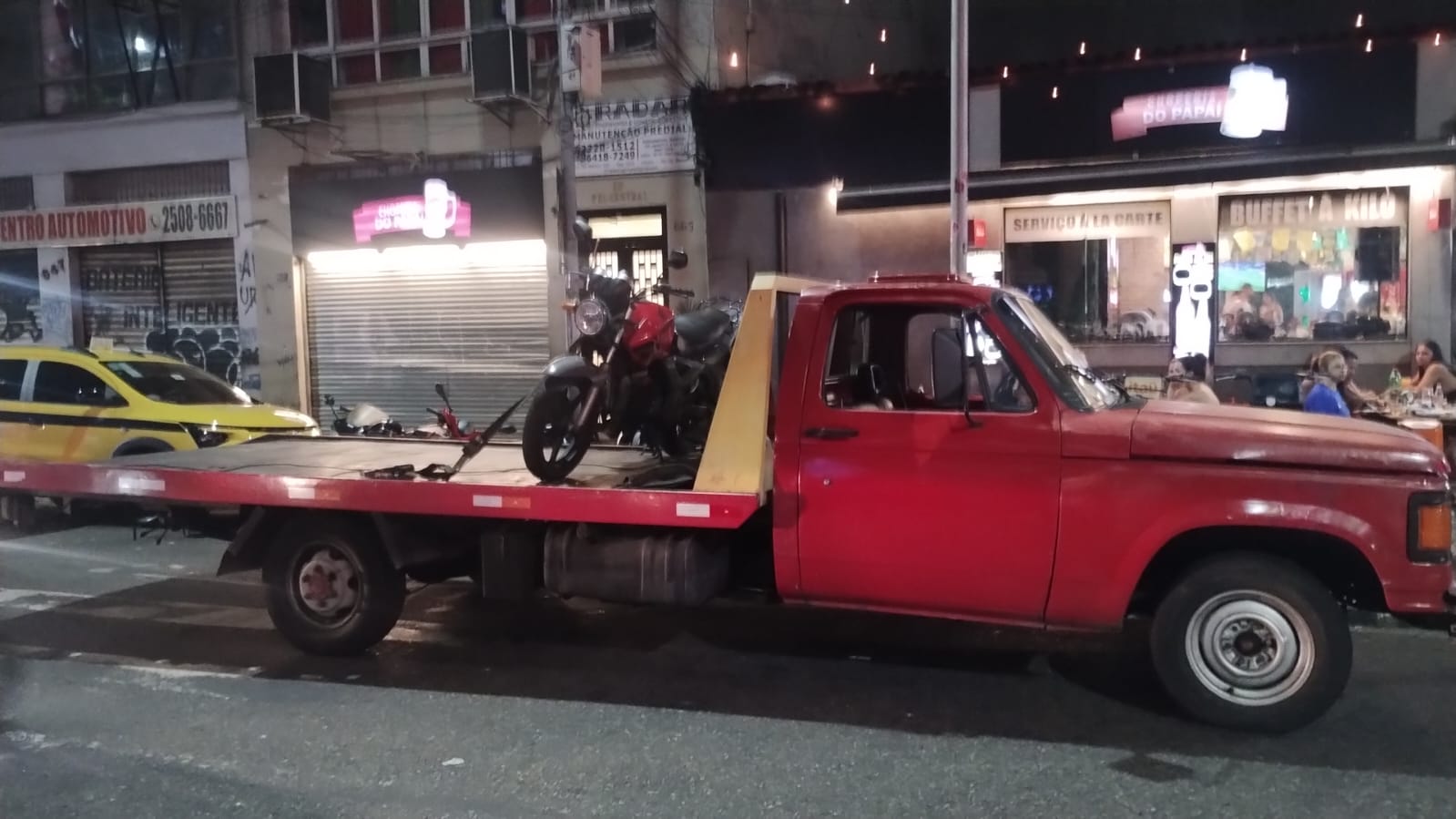 ÁGUIA REBOQUE E GUINCHO